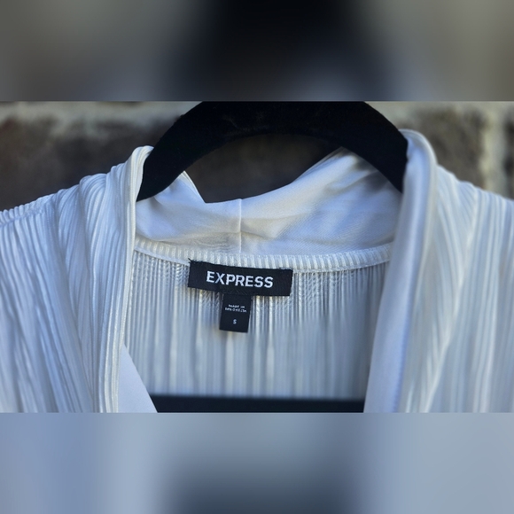 NWOT Express White Sleeveless Pleated Wrap Blouse - Picture 9 of 12